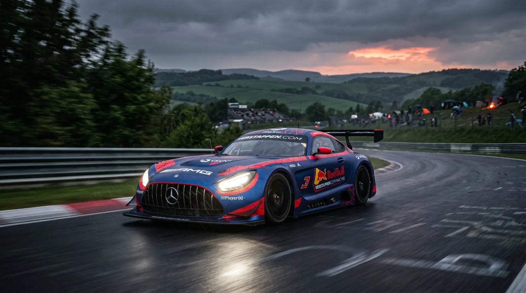 24h Rennen Nürburgring 2026: Max Verstappen im Mercedes-AMG GT3 auf der Nordschleife bei Regen und Dämmerung